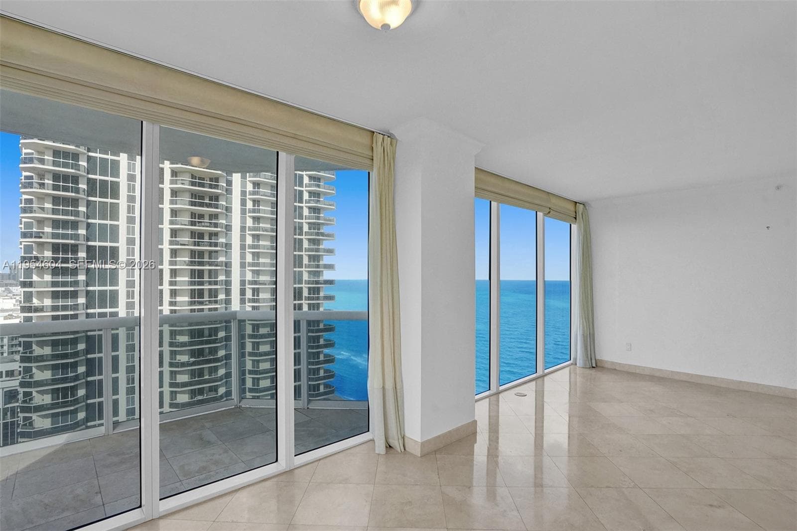 A11954604 — Miami Beach — 2
