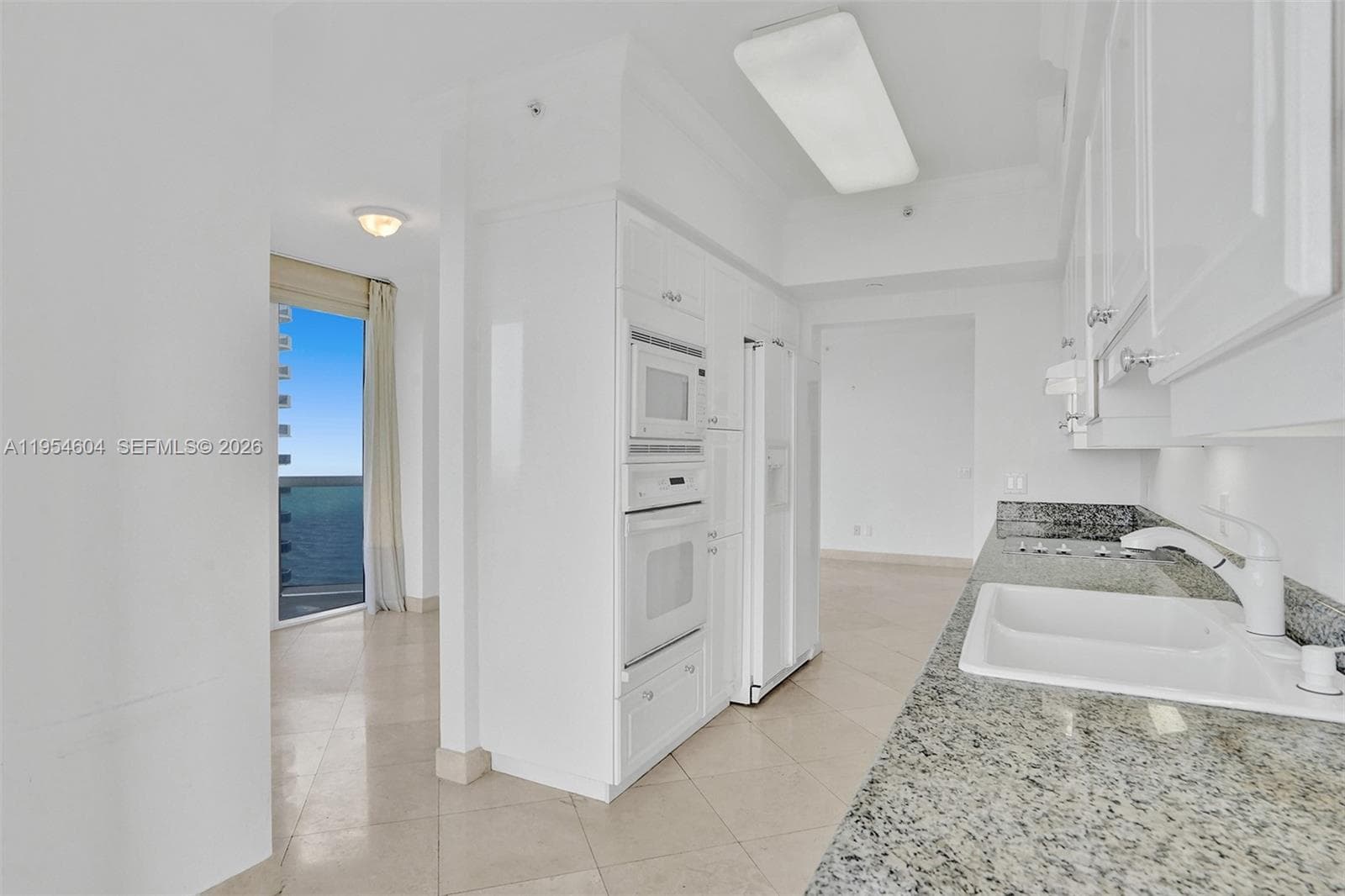 A11954604 — Miami Beach — 26