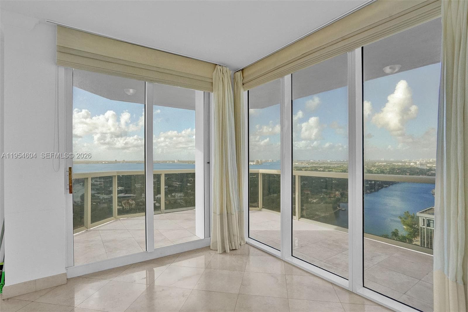 A11954604 — Miami Beach — 22
