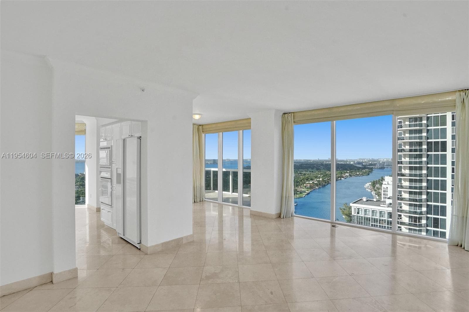 A11954604 — Miami Beach