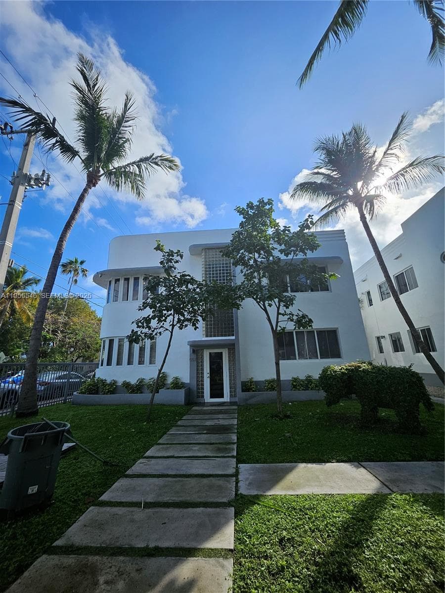 A11955546 — Miami Beach — 32