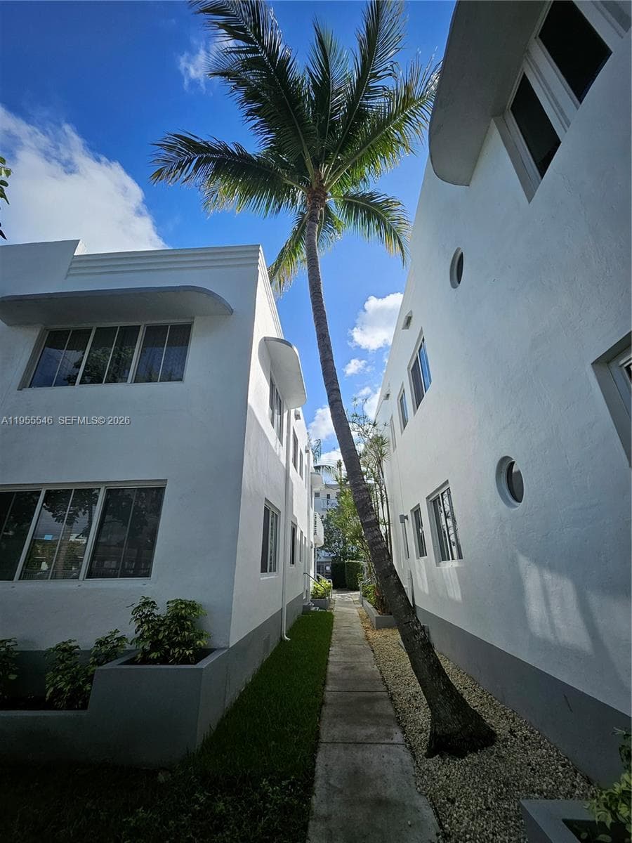 A11955546 — Miami Beach — 34