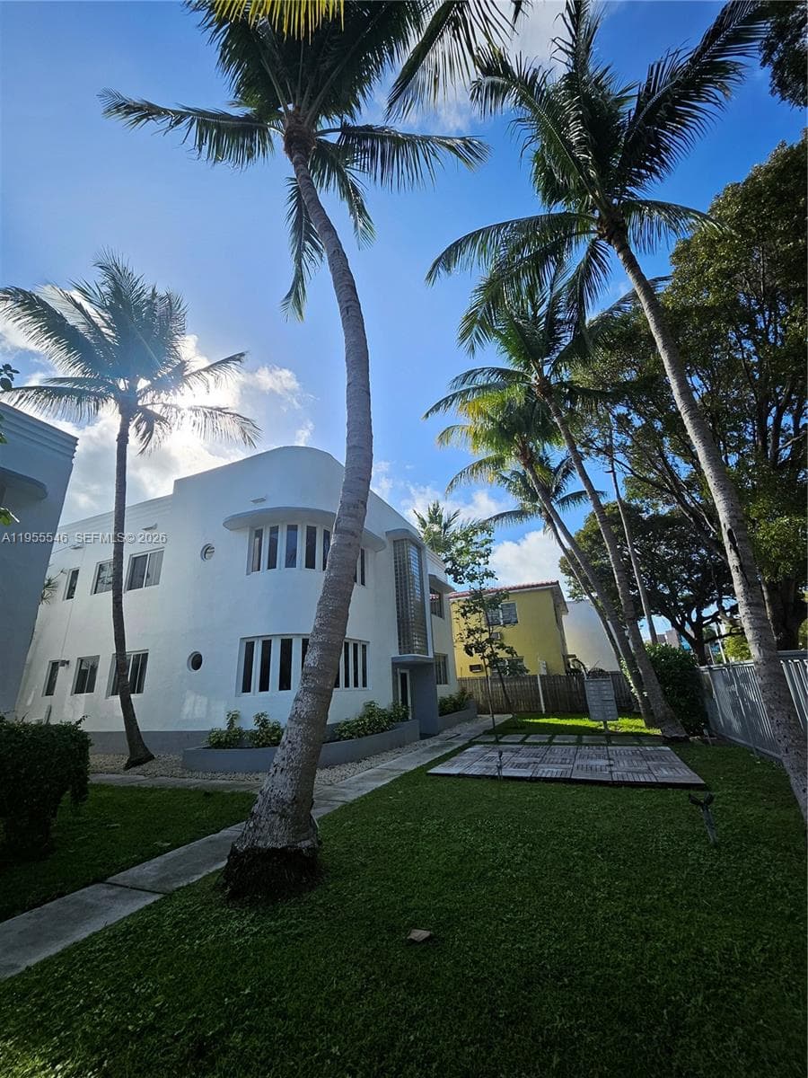 A11955546 — Miami Beach — 31