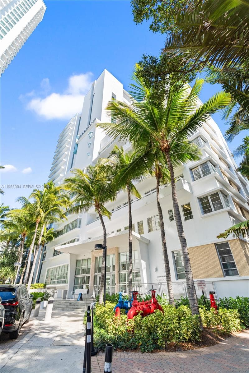 A11955904 — Miami Beach — 33