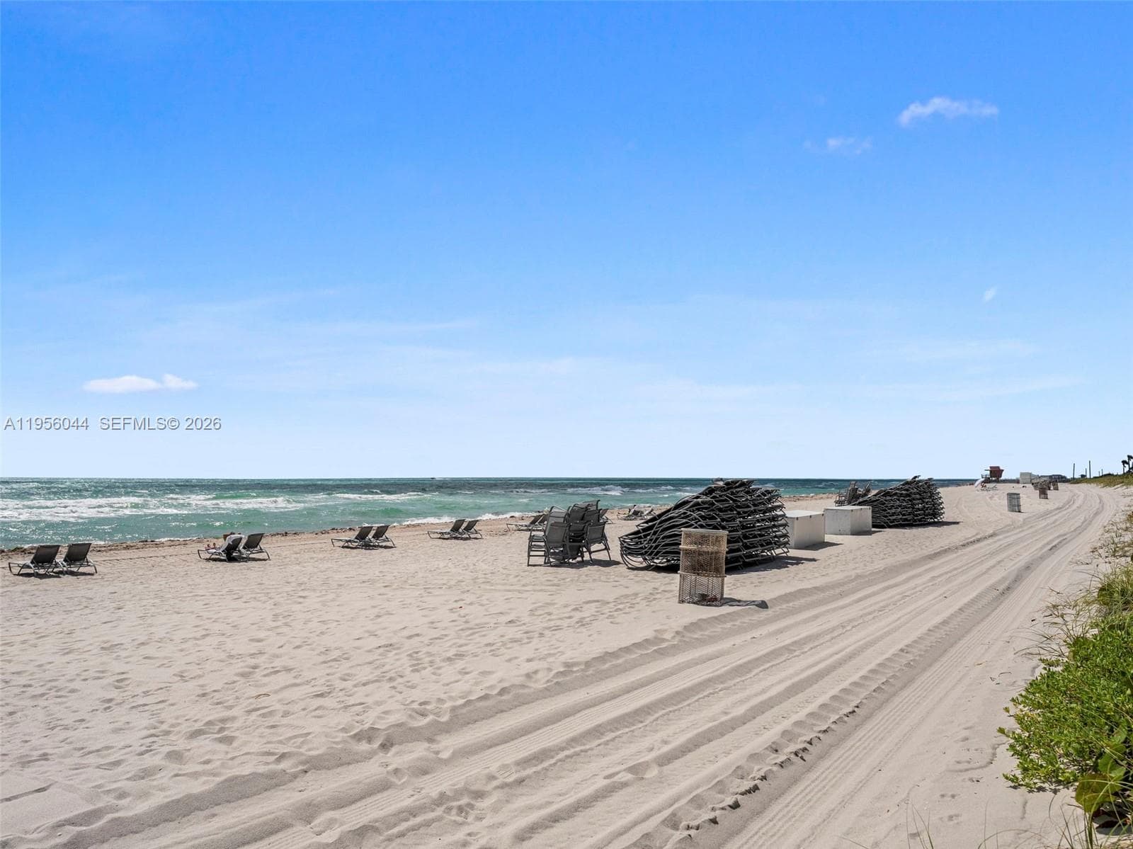 A11956044 — Miami Beach — 41