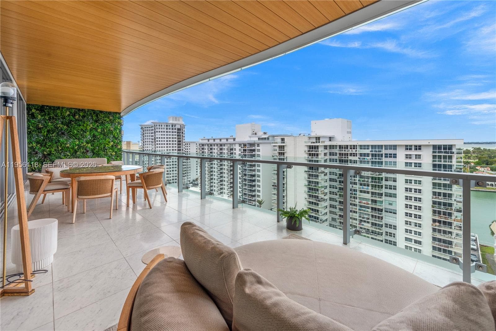 A11956118 — Miami Beach — 13