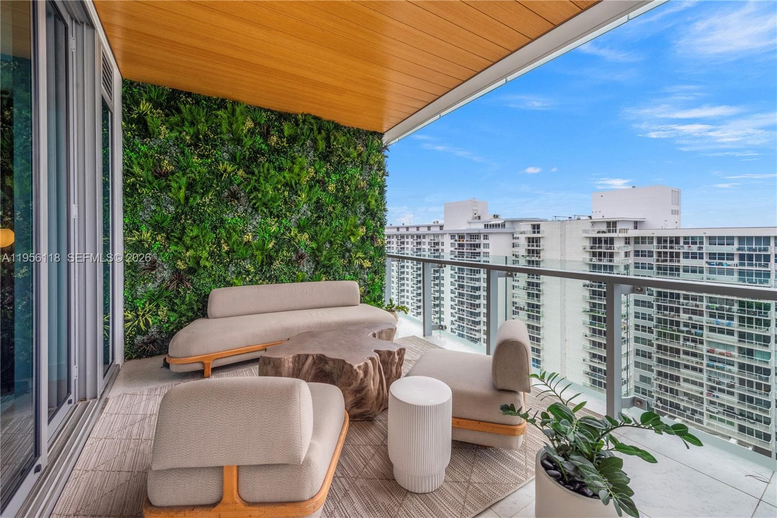 A11956118 — Miami Beach — 11