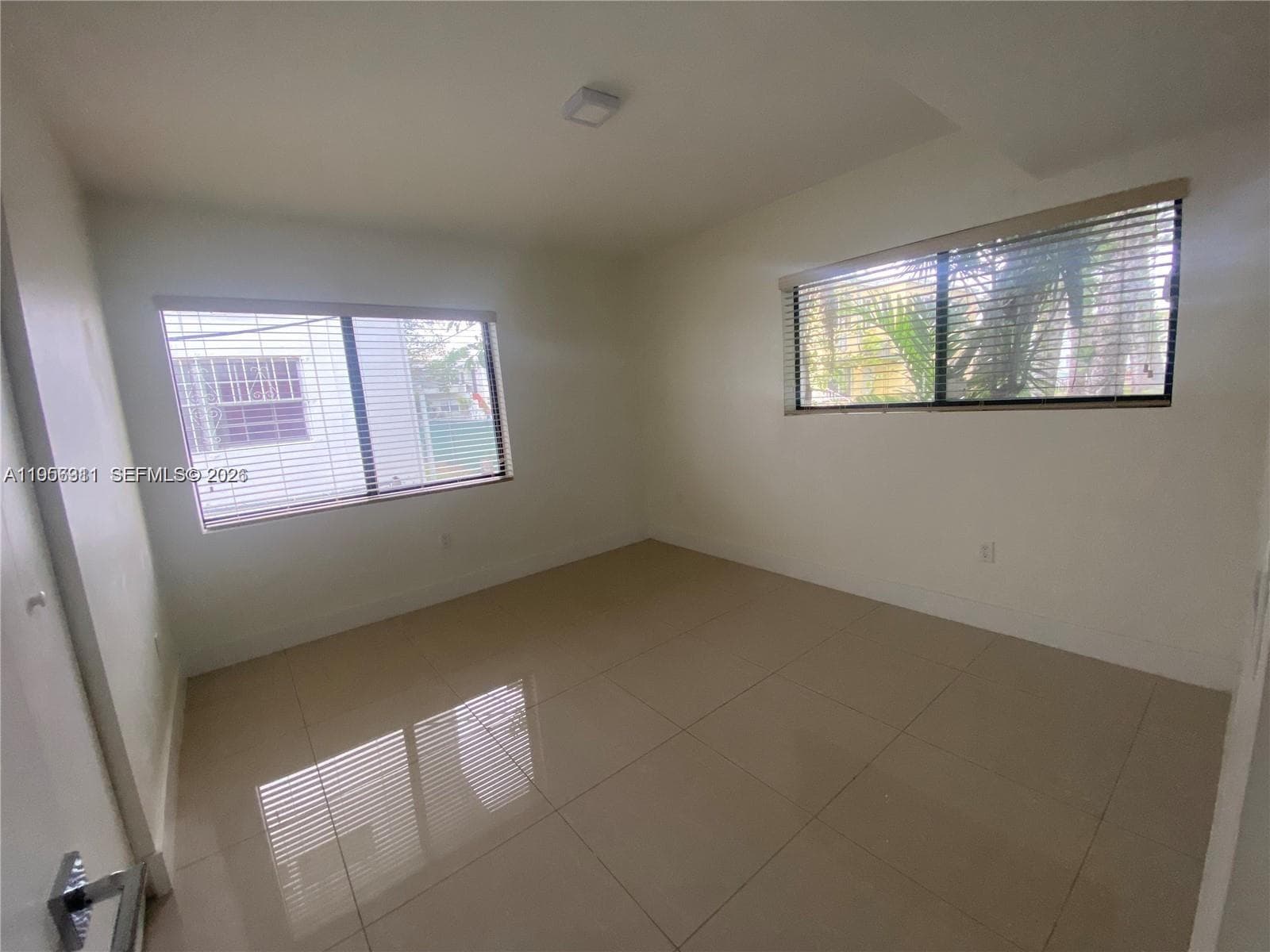 A11956311 — Miami Beach — 16