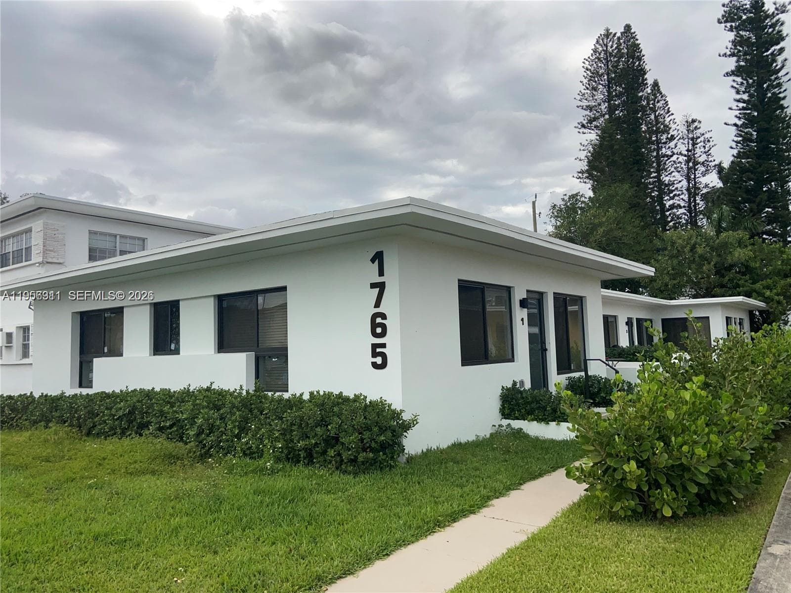A11956311 — Miami Beach