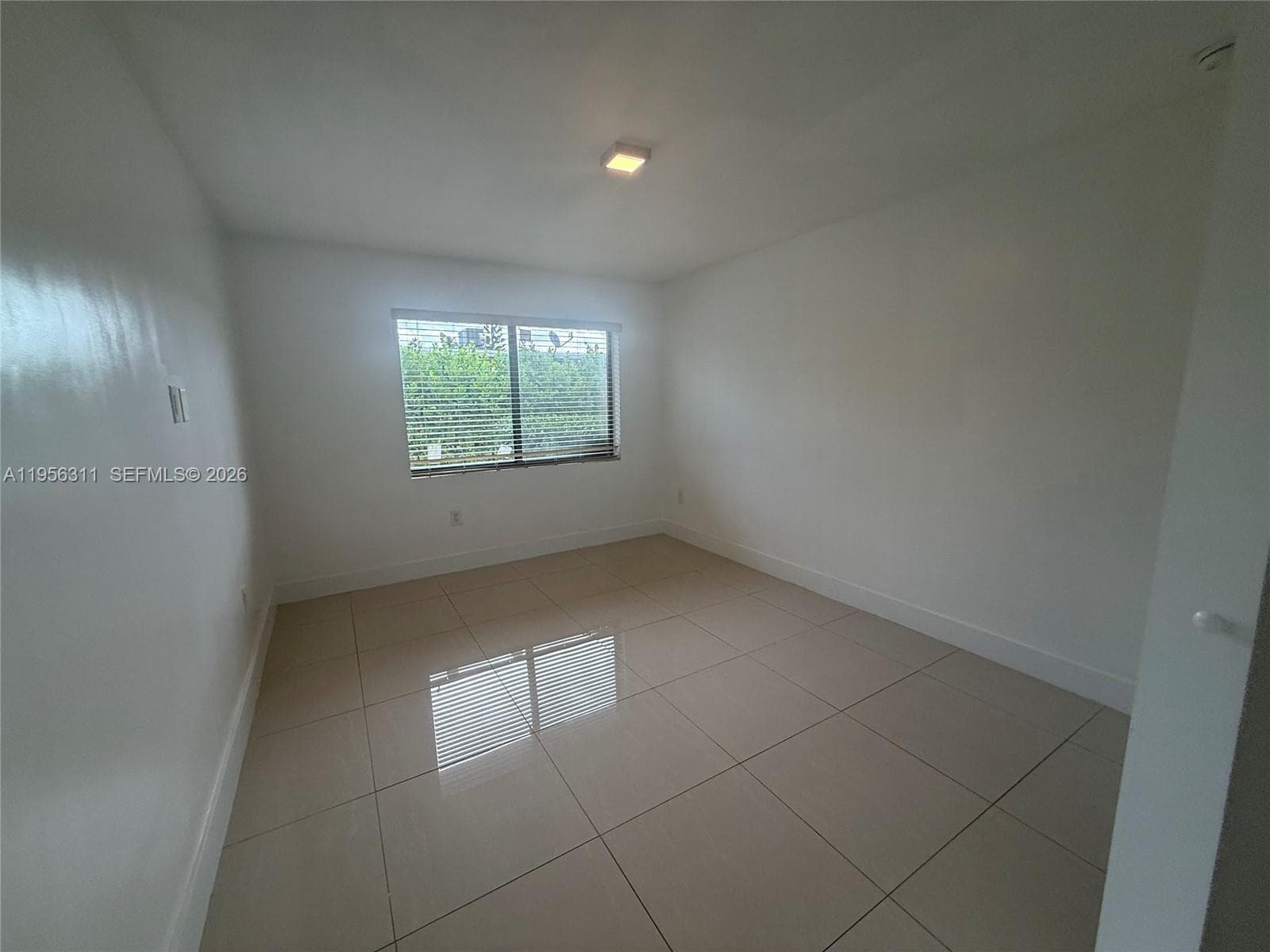 A11956311 — Miami Beach — 30