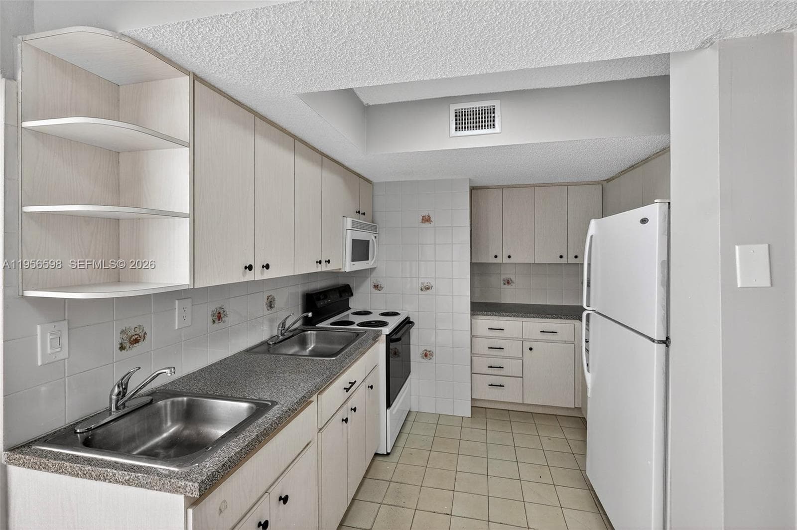 A11956598 — Miami Beach — 12