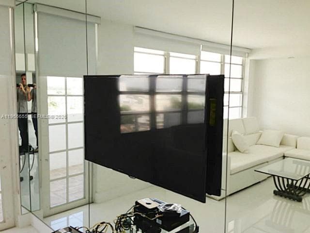 A11956655 — Miami Beach — 21