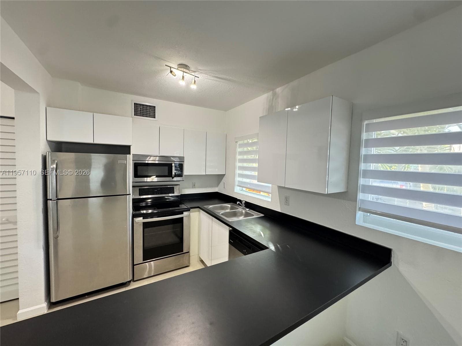 A11957110 — Miami Beach — 3