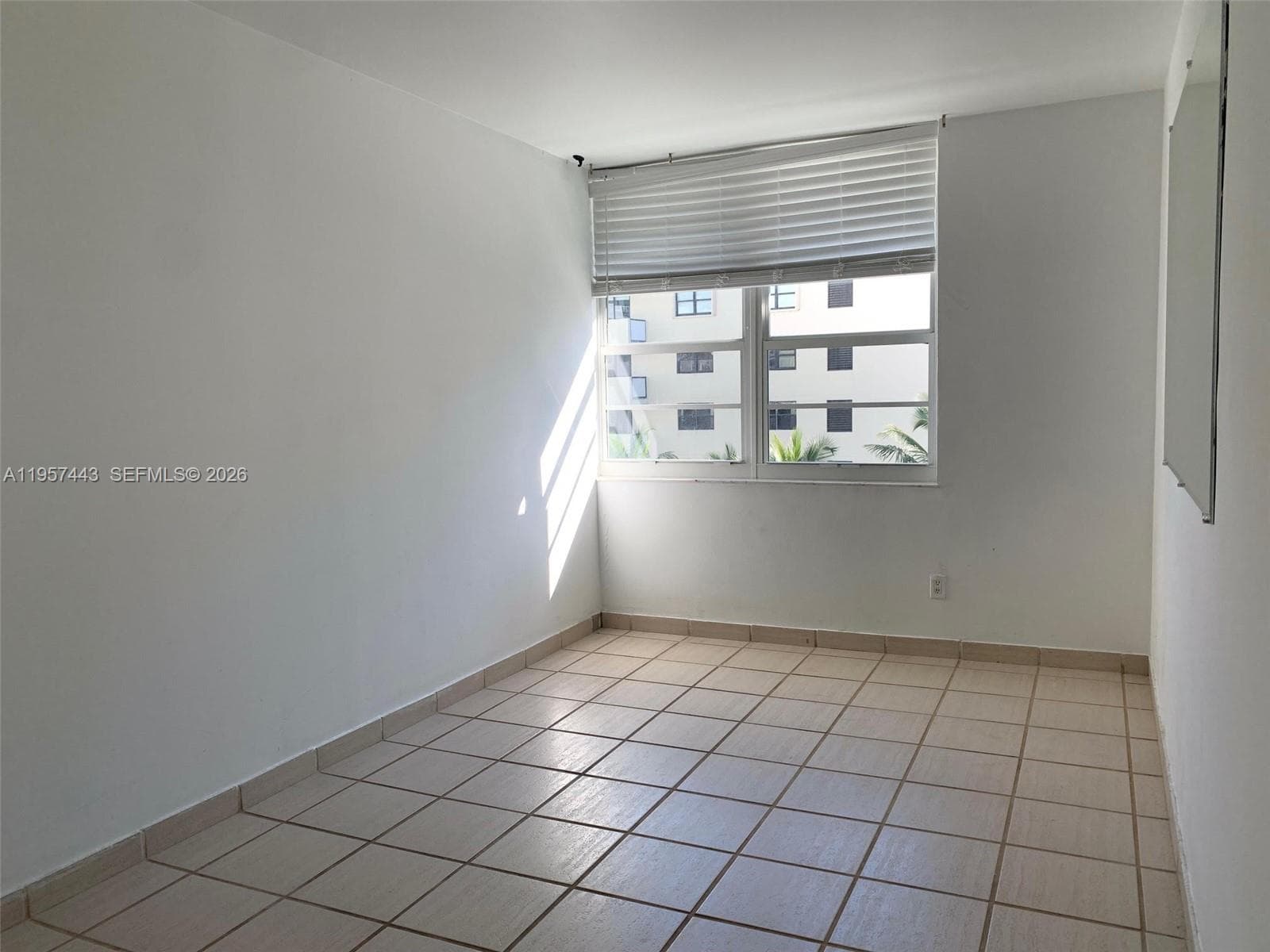 A11957443 — Miami Beach — 10