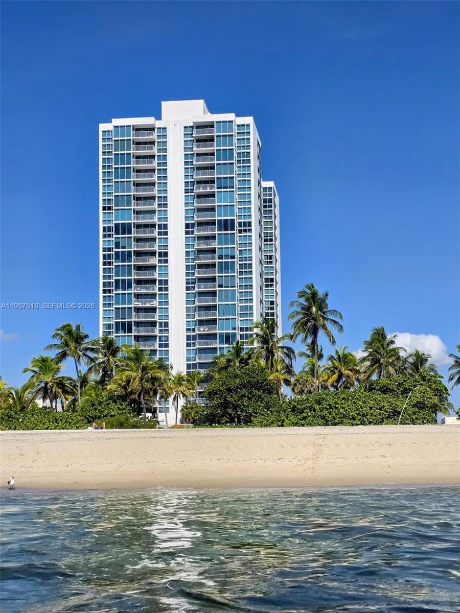 A11957518 — Miami Beach