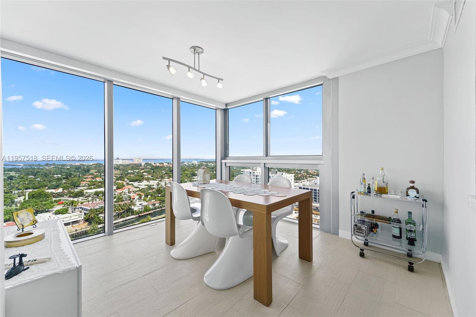 A11957518 — Miami Beach — 30