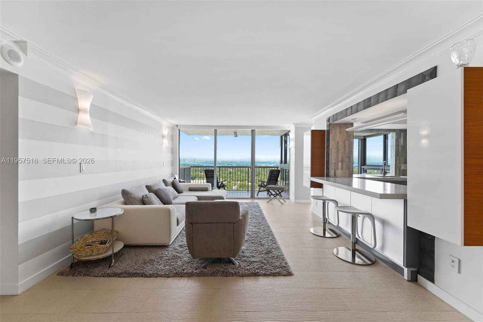 A11957518 — Miami Beach — 19