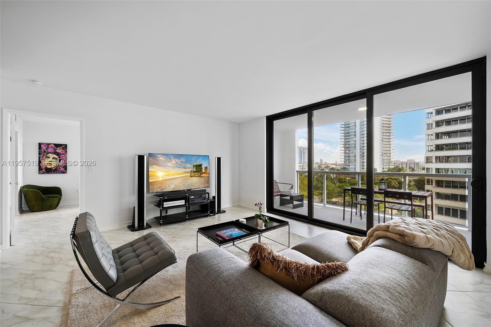 A11957519 — Miami Beach