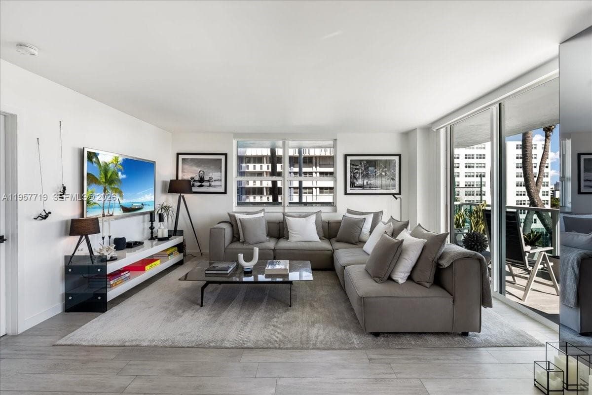A11957719 — Miami Beach — 13