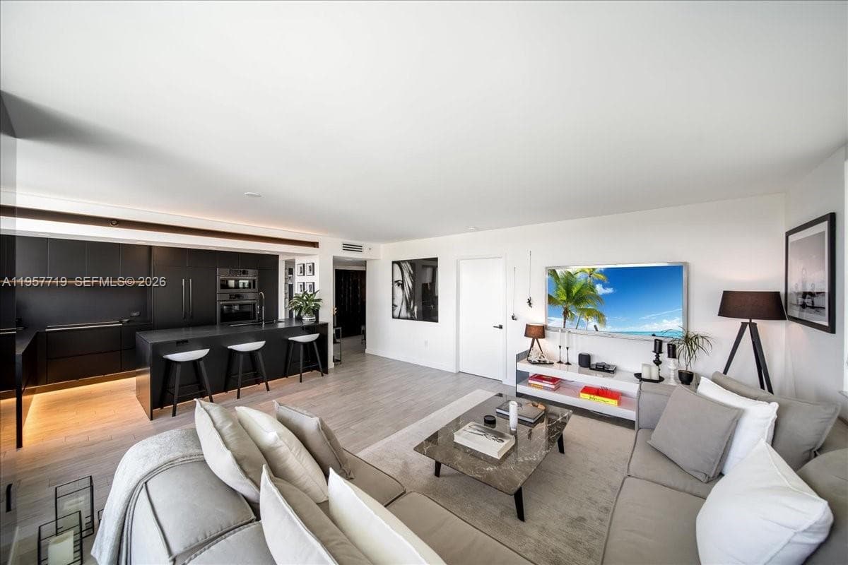 A11957719 — Miami Beach — 17