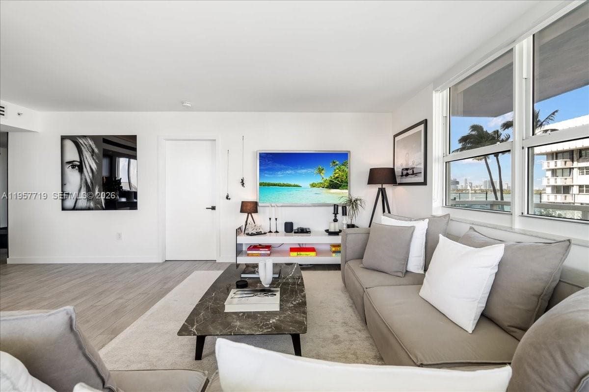 A11957719 — Miami Beach — 14