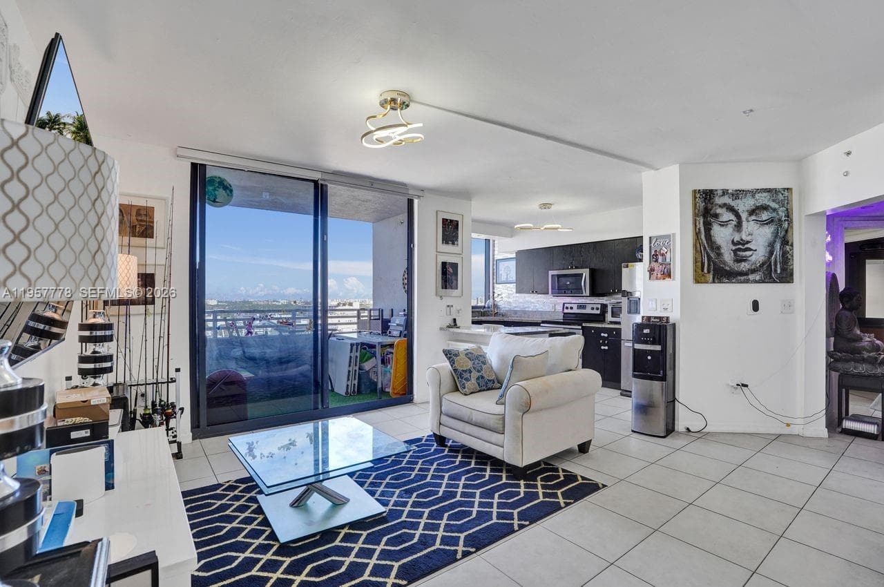 A11957778 — Miami Beach — 13