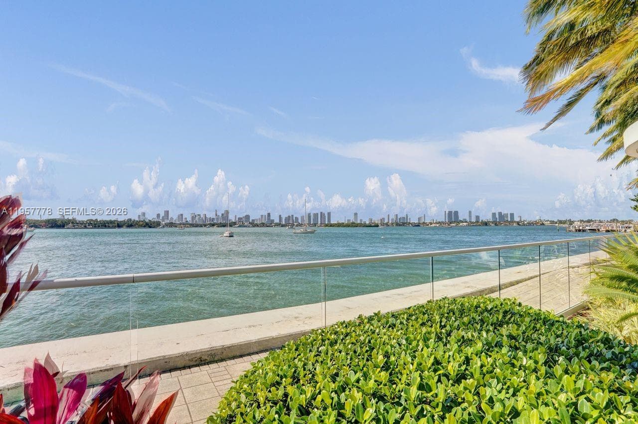 A11957778 — Miami Beach — 47