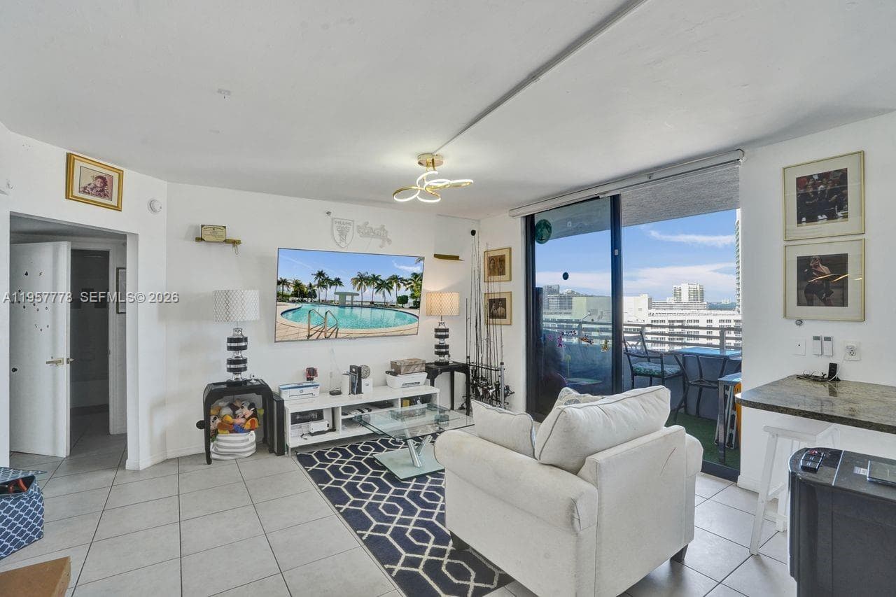 A11957778 — Miami Beach — 12