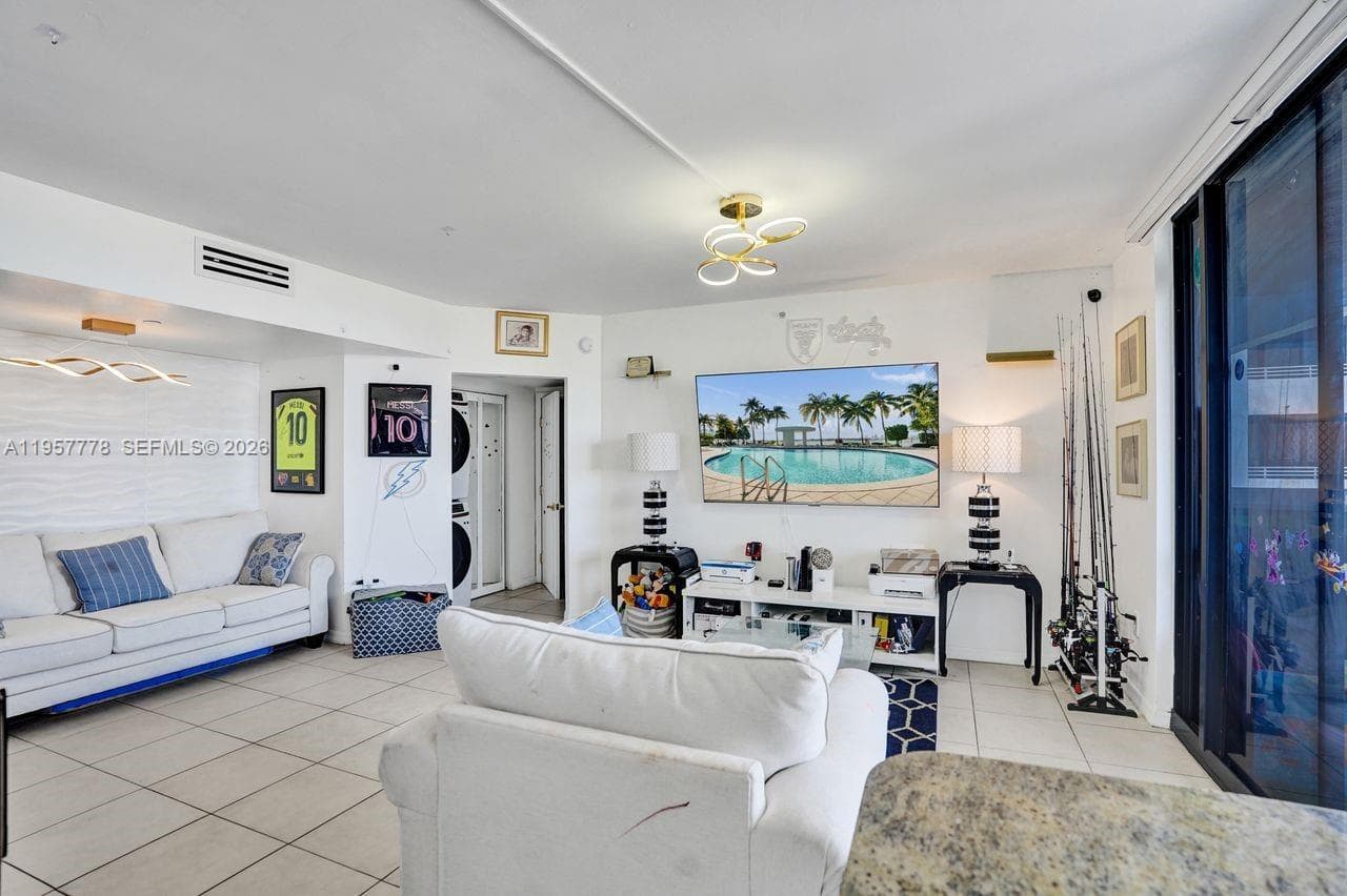 A11957778 — Miami Beach — 7