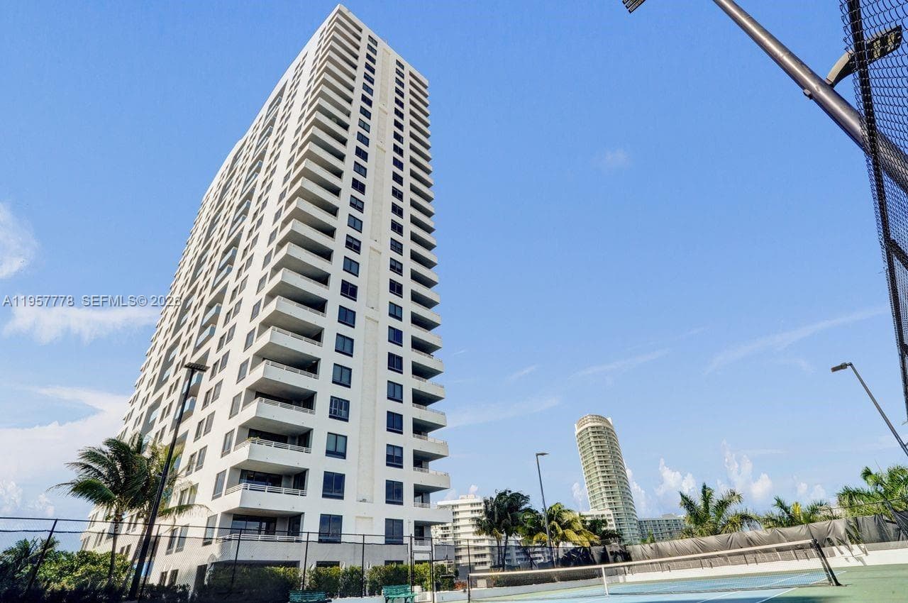 A11957778 — Miami Beach — 63