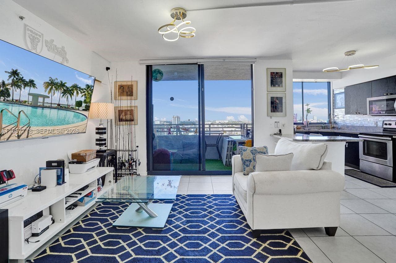 A11957778 — Miami Beach