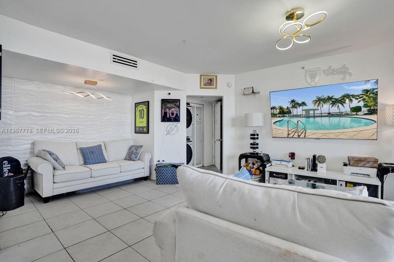 A11957778 — Miami Beach — 9