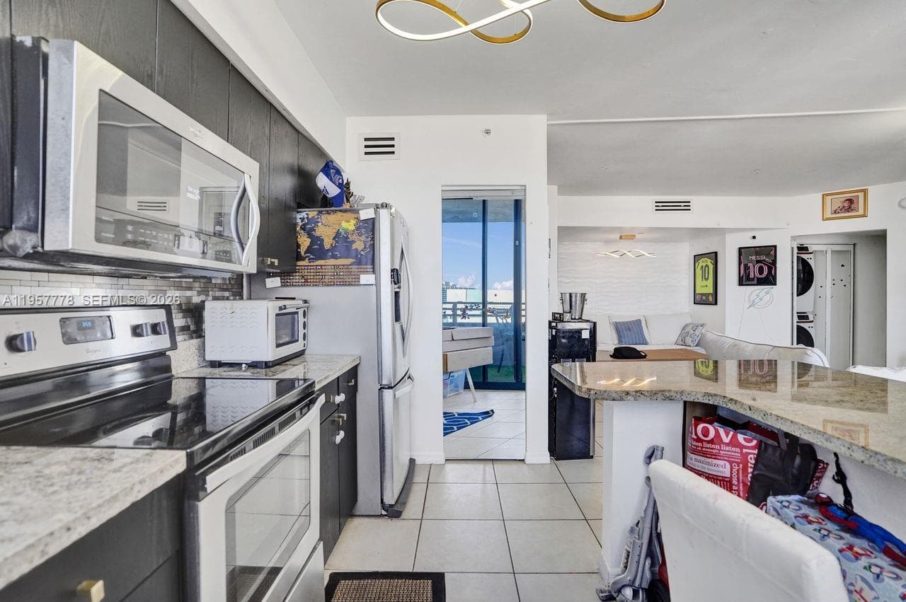 A11957778 — Miami Beach — 24