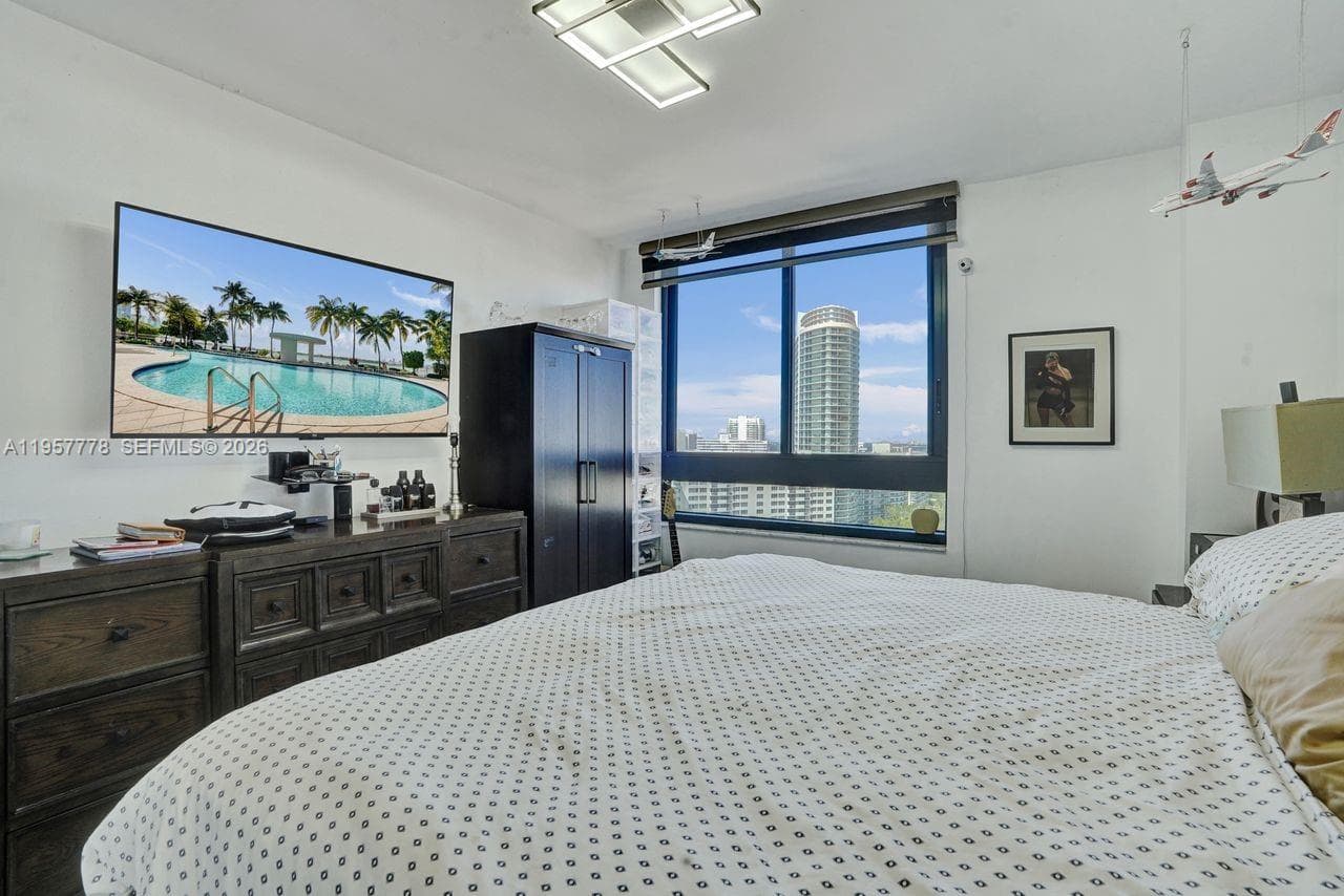 A11957778 — Miami Beach — 30