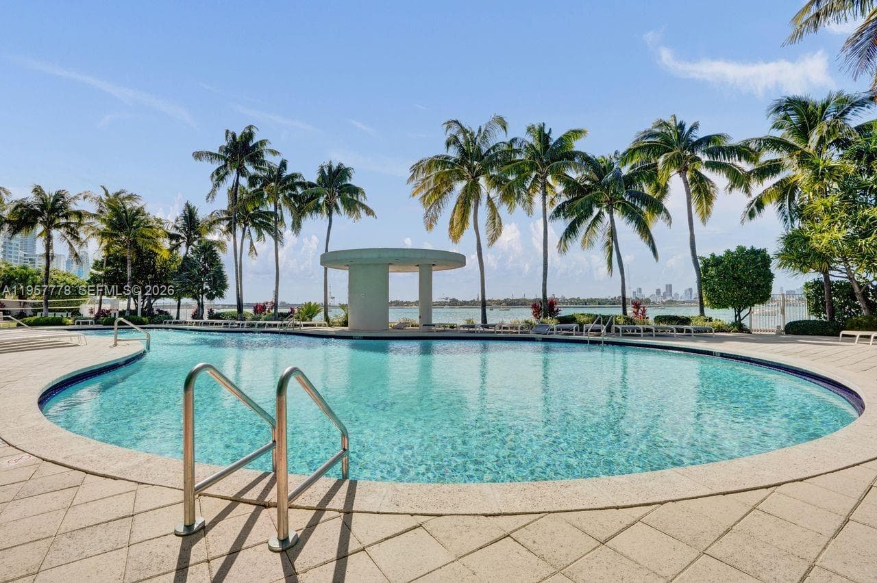 A11957778 — Miami Beach — 41