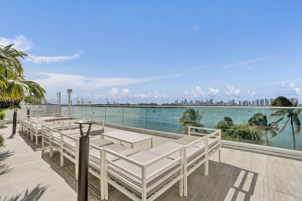 A11957778 — Miami Beach — 58