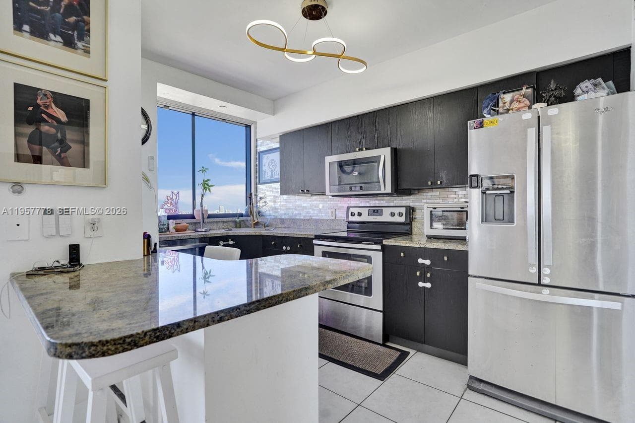 A11957778 — Miami Beach — 19