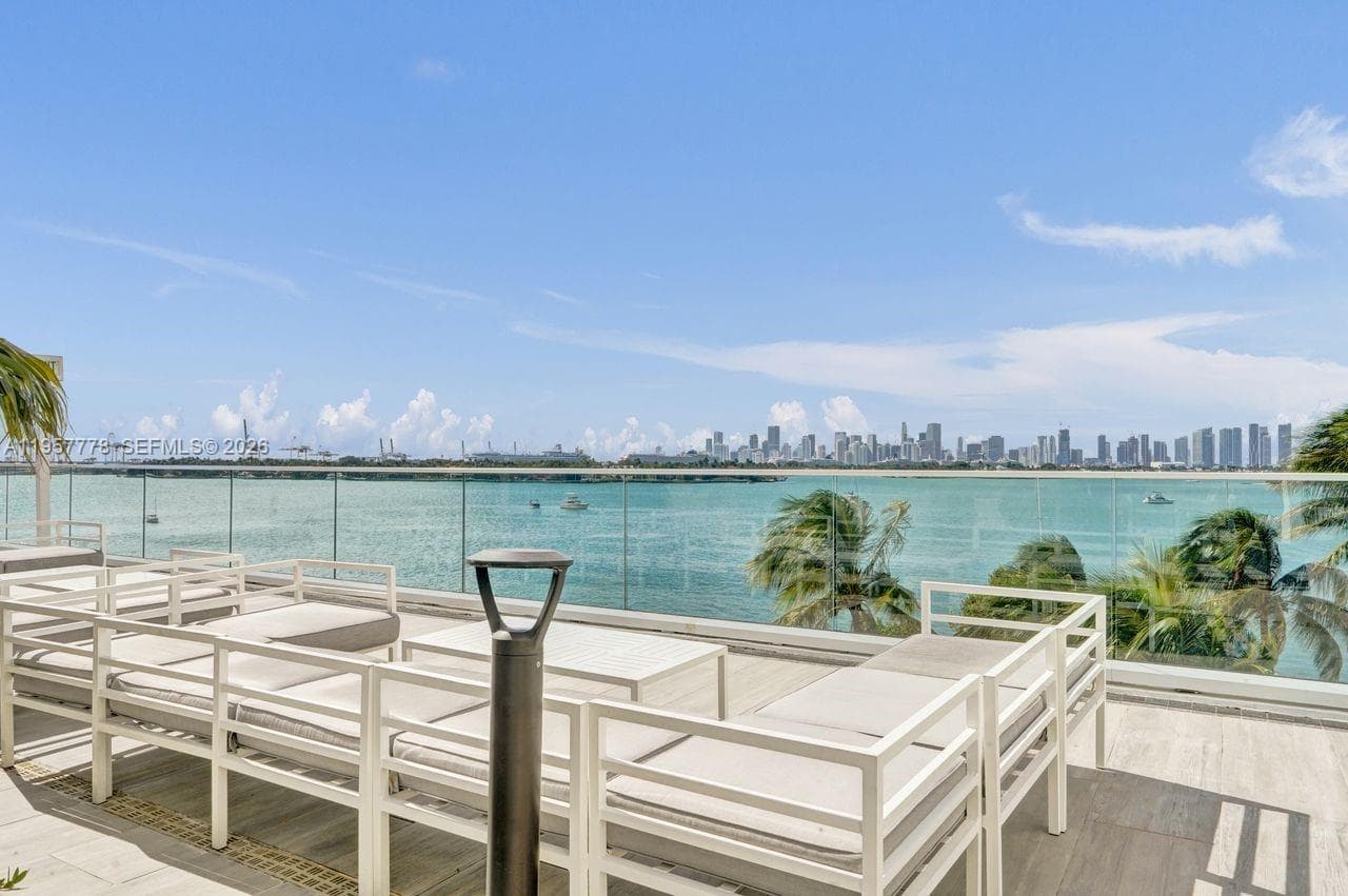 A11957778 — Miami Beach — 60