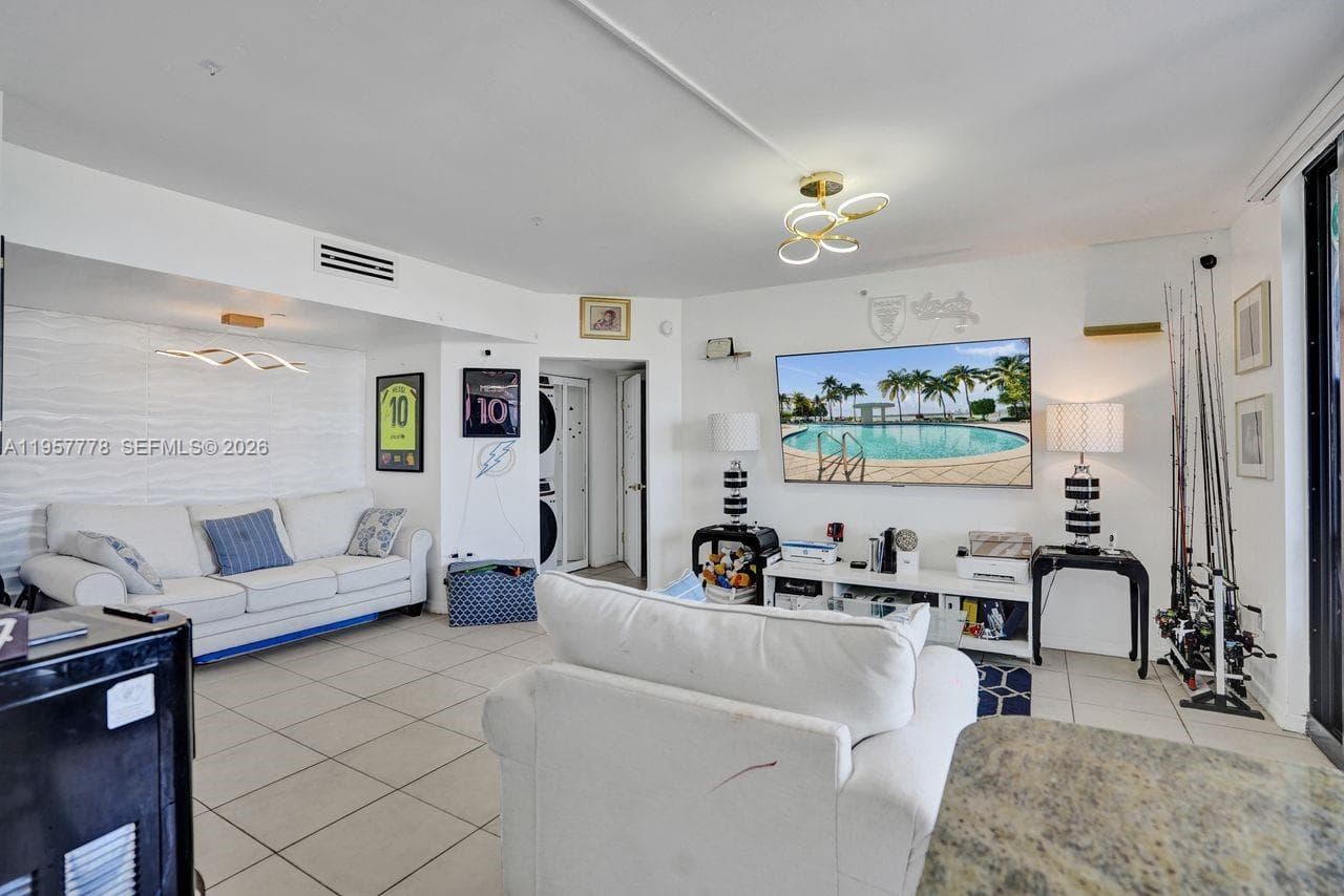 A11957778 — Miami Beach — 8