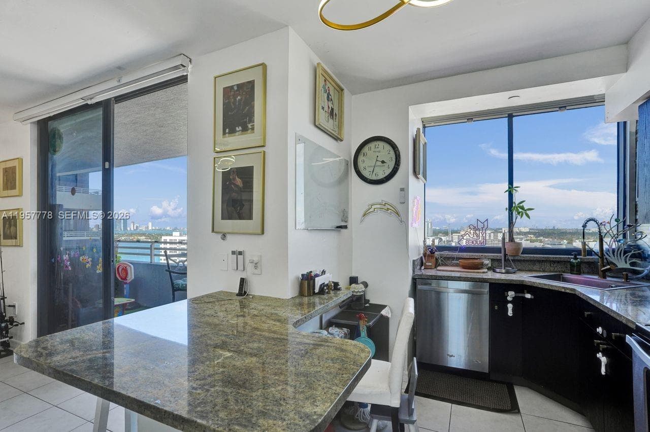 A11957778 — Miami Beach — 25