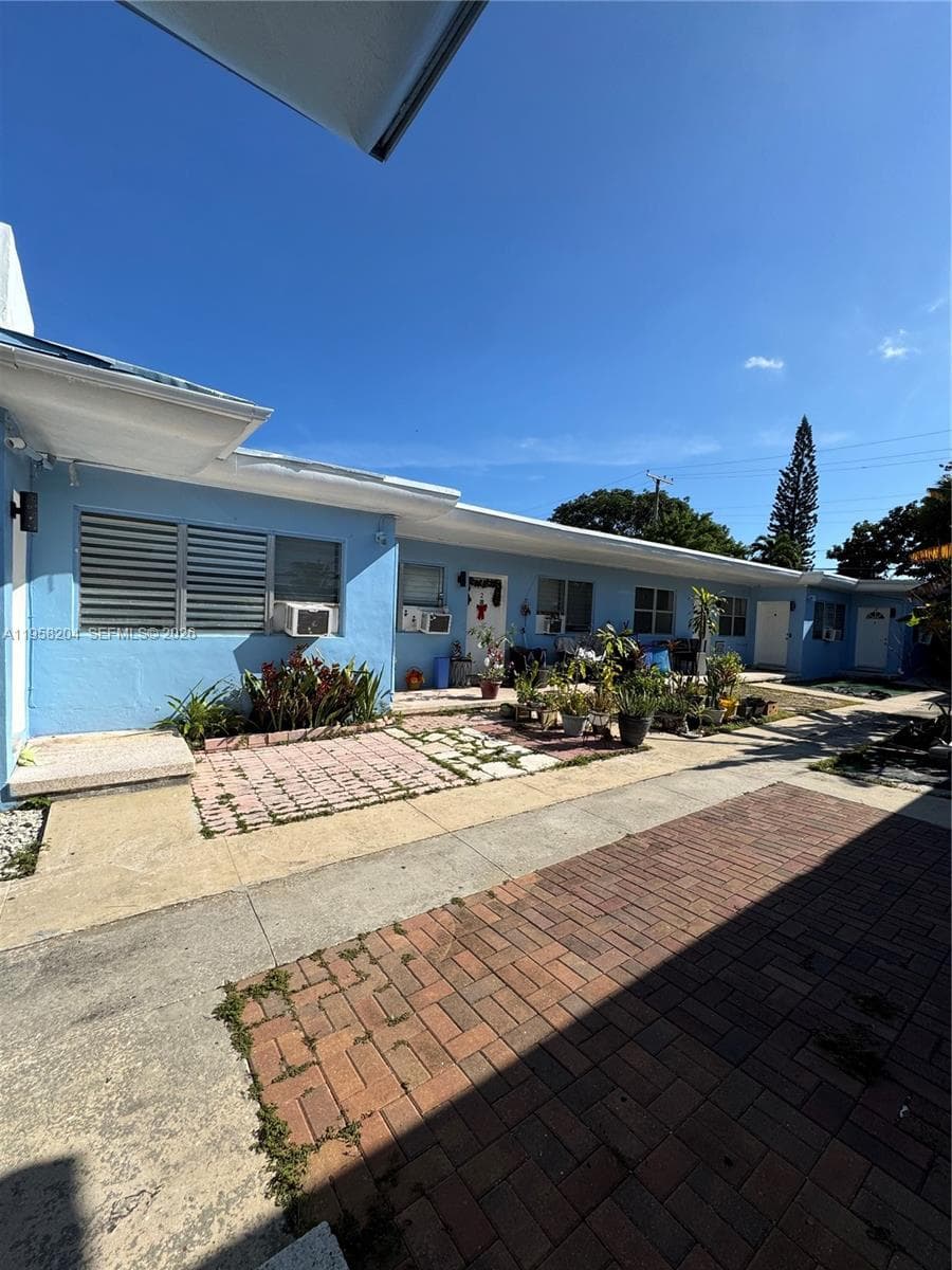 A11958204 — Miami Beach — 6