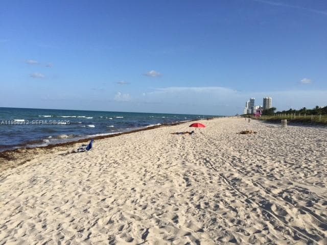 A11958272 — Miami Beach — 30