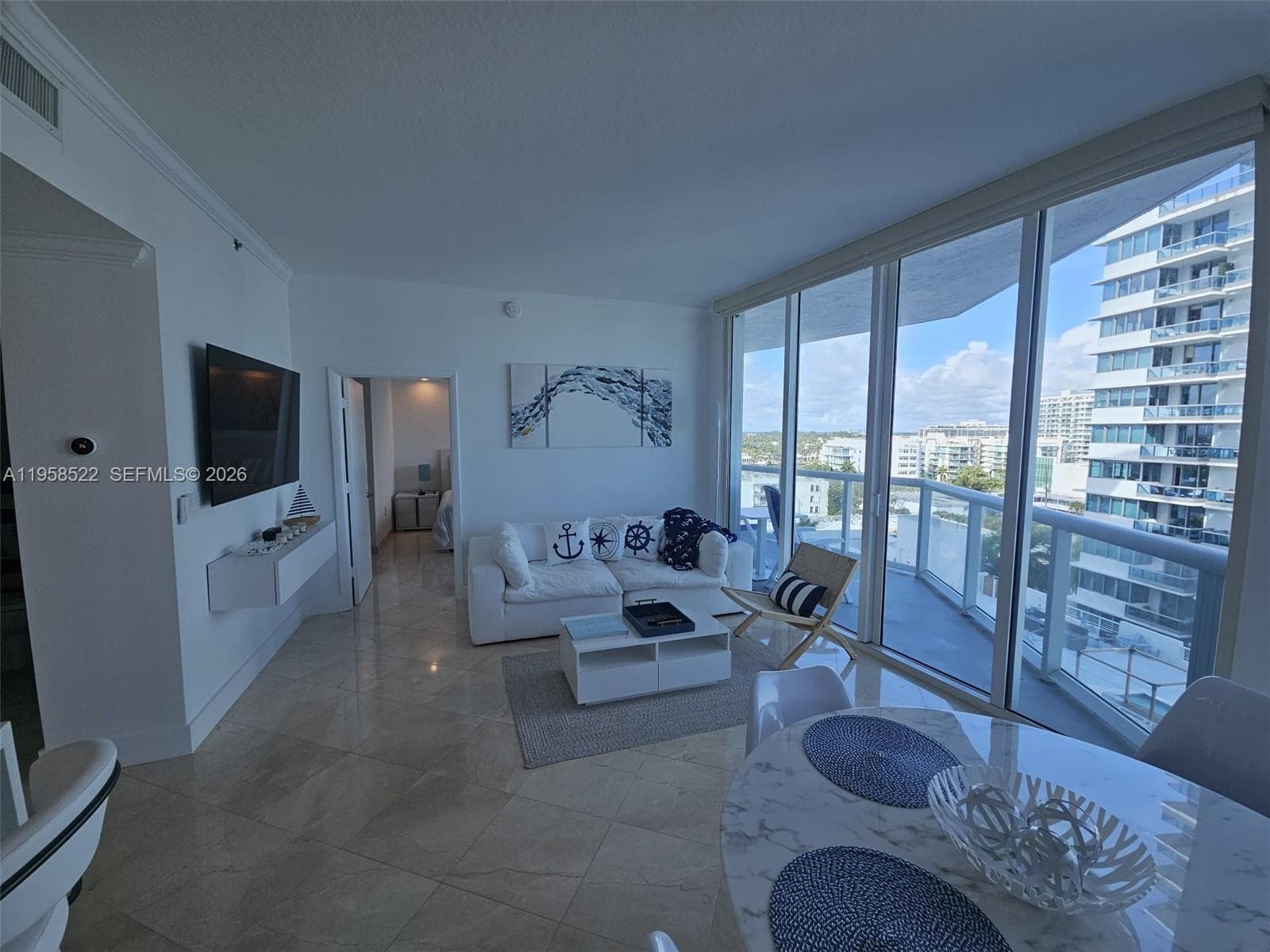A11958522 — Miami Beach — 10