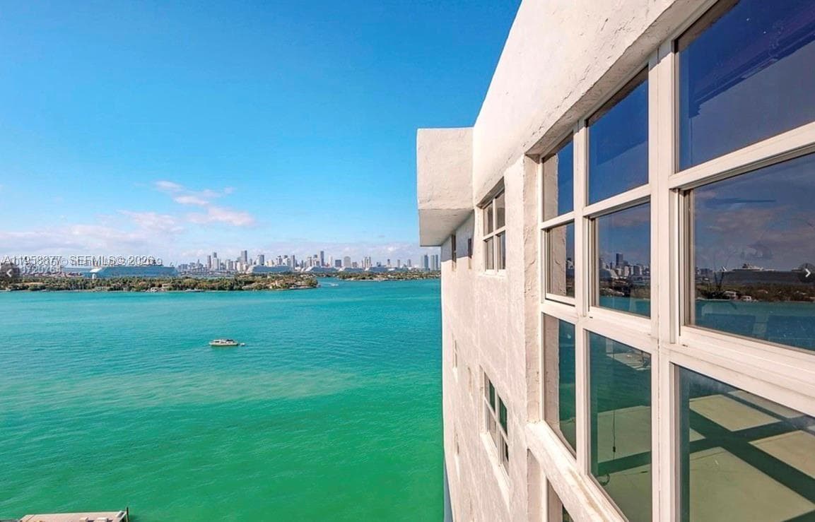 A11958877 — Miami Beach