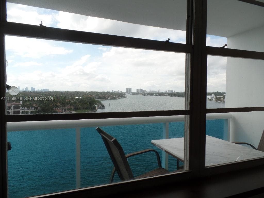 A11959048 — Miami Beach — 2