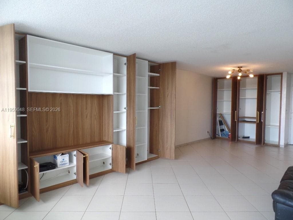 A11959048 — Miami Beach — 5