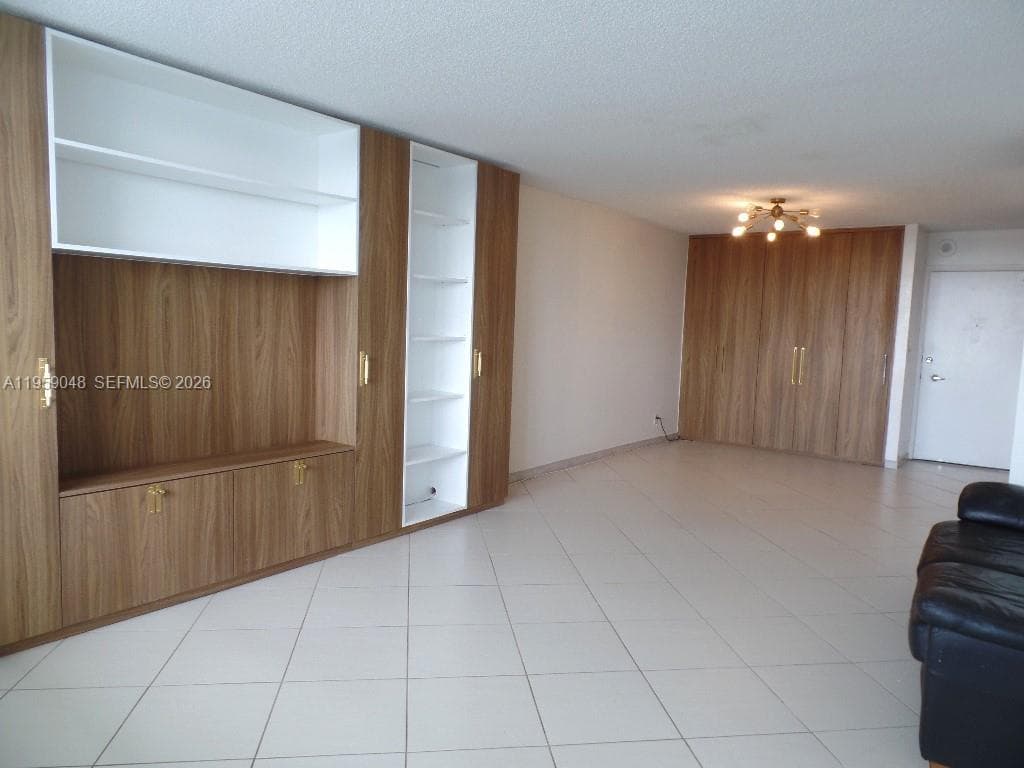 A11959048 — Miami Beach — 4