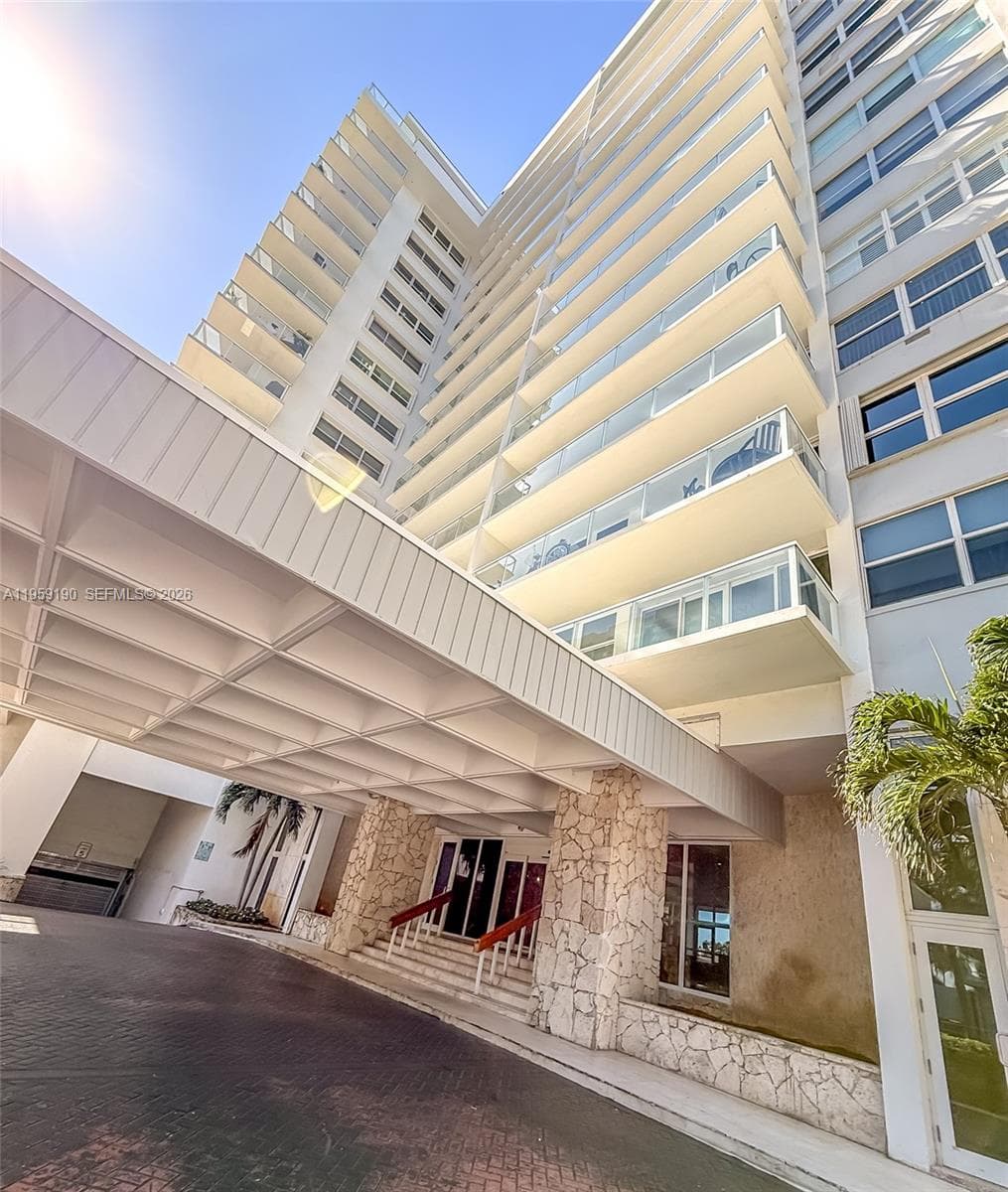 A11959190 — Miami Beach