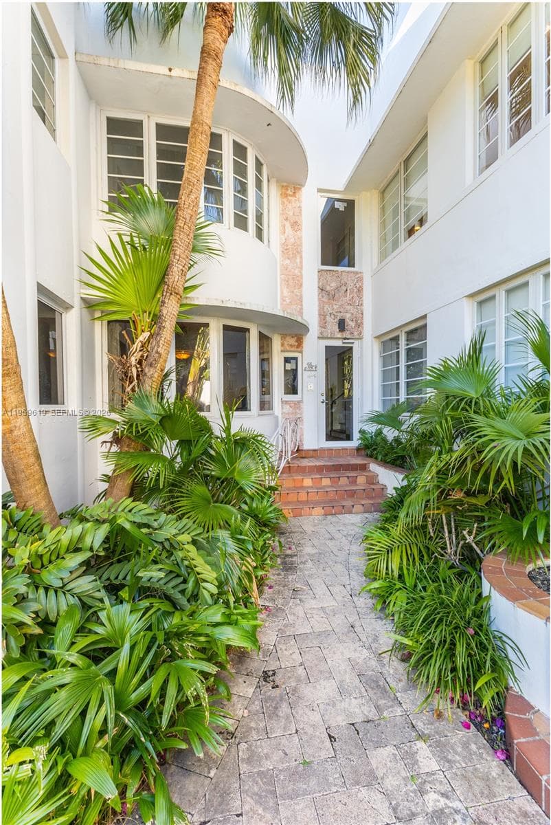 A11959619 — Miami Beach — 16