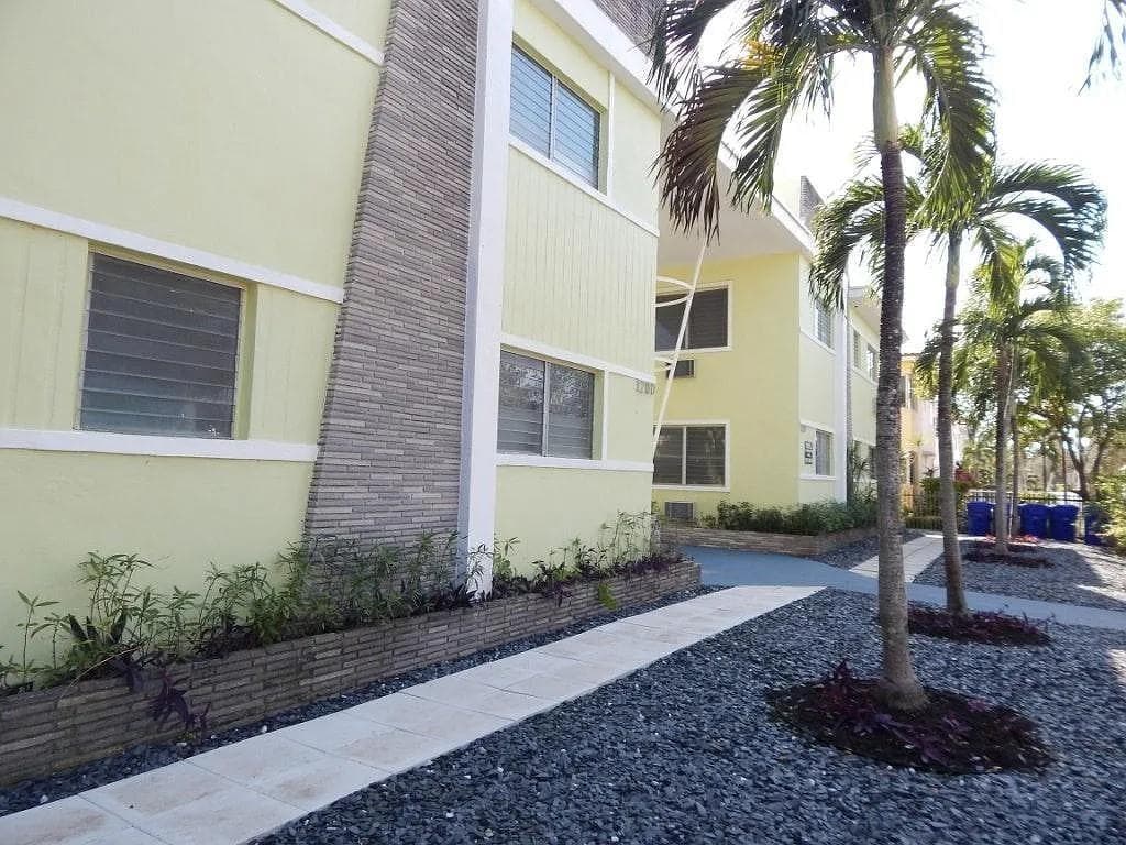 F10550540 — Miami Beach